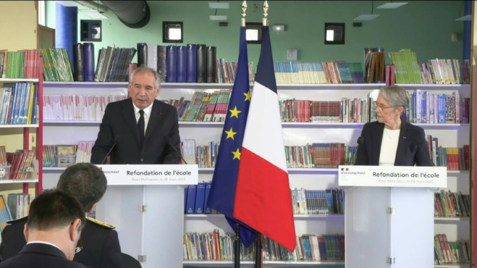 Bayrou et Borne relancent la réforme de la formation des enseignants, "priorité absolue"