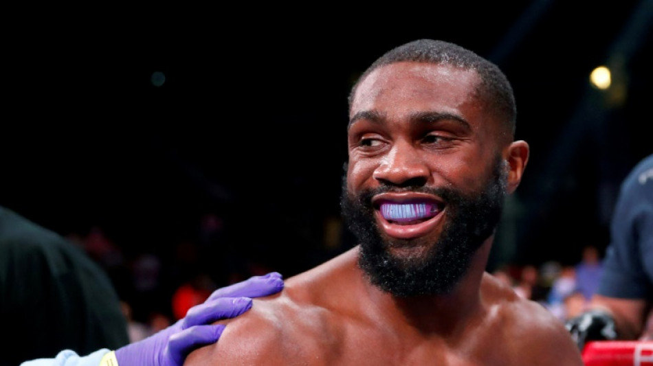 Ennis downs Stanionis to unify IBF, WBA welterweight belts