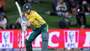 South Africa tear through New Zealand to win first T20