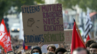 "La police n'est pas violente, &ccedil;a cr&egrave;ve les yeux!": dans les cort&egrave;ges, des lyc&eacute;ens remont&eacute;s contre les forces de l'ordre