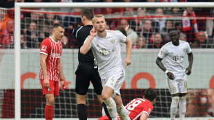 De Ligt stunner keeps Bayern top of Bundesliga