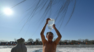 Givr&eacute;s? En Chine, des nageurs bravent les eaux glac&eacute;es