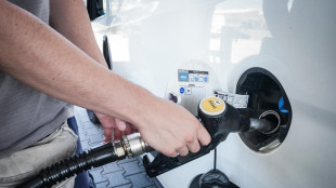 Benzina ancora in calo, al self service 1,723 euro al litro