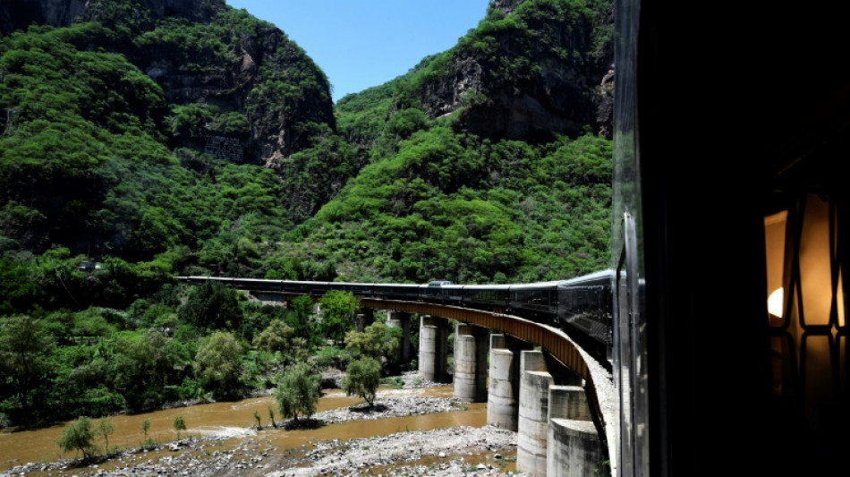 Mexique: par dessus les grands canyons, un train pour touristes intr&eacute;pides