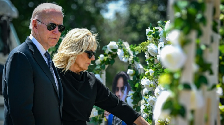 A Uvalde, Biden absorbe la douleur d'une ville traumatis&eacute;e