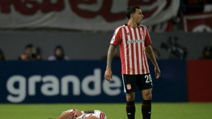 Arrascaeta passa por cirurgia na clav&iacute;cula ap&oacute;s fratura e &eacute; d&uacute;vida para Copa do Mundo