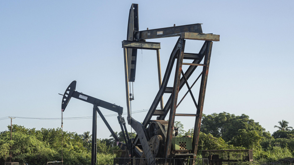 Crisi in Medio Oriente, il petrolio apre a +13% in Asia