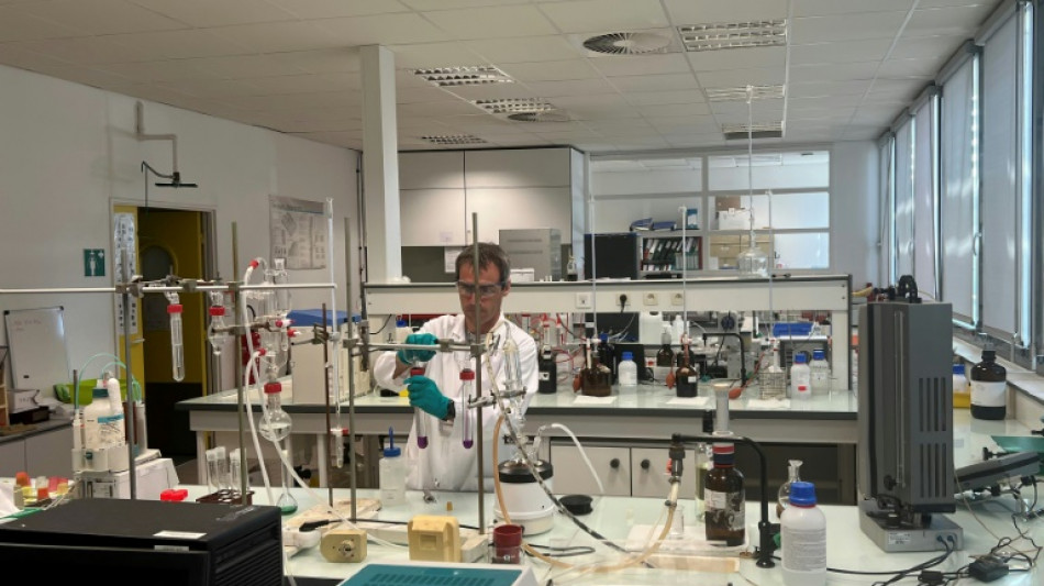 A Pessac, des scientifiques contrôlent chaque jour la conformité des vins et spiritueux