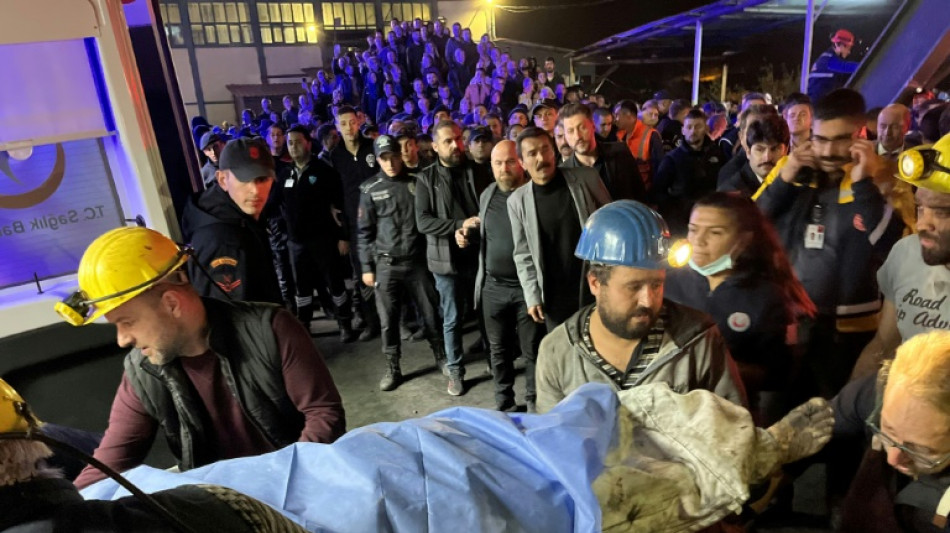 Al menos 25 muertos y decenas de atrapados en explosi&oacute;n en mina de carb&oacute;n en Turqu&iacute;a