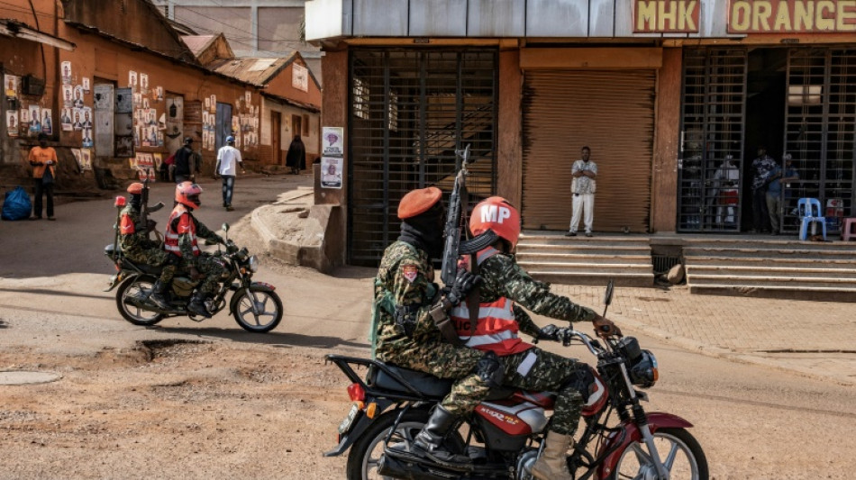 Ouganda: le camp du principal opposant d&eacute;nonce un raid policier avant l'annonce des r&eacute;sultats de la pr&eacute;sidentielle