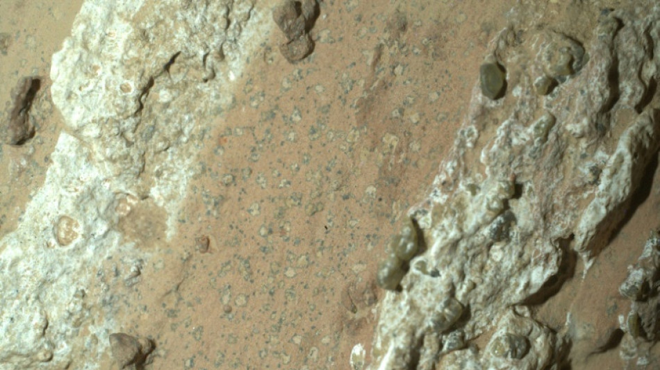 Rocas halladas en Marte pueden ser indicio de vida antigua, dice la NASA
