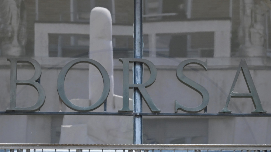 Borsa: Milano chiude debole (-0,43%), scivolone di Cucinelli