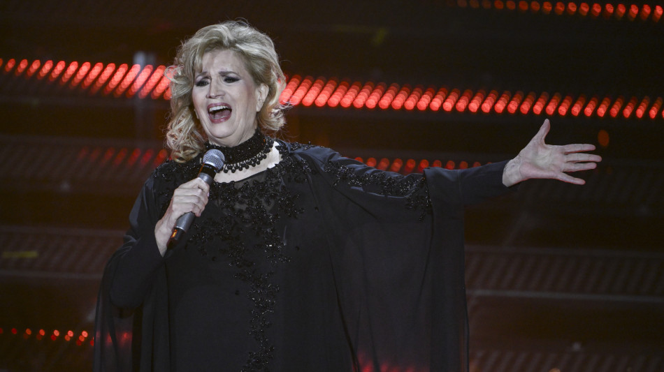 Iva Zanicchi, "premio carriera meglio da viva che da morta"