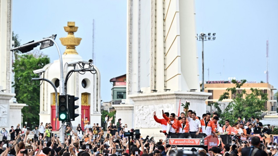 Oppositionschef Pita Limjaroenrat feiert Wahlsieg in Thailand 