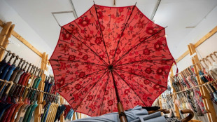 Calor revive fabrica&ccedil;&atilde;o artesanal de guarda-chuvas em T&oacute;quio