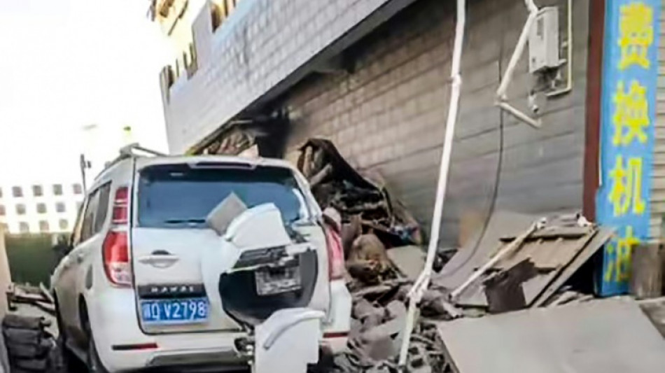 Chine: un puissant s&eacute;isme fait au moins 95 morts au Tibet