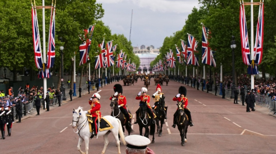 Los brit&aacute;nicos celebran junto a la familia real el 80 aniversario del fin de la Segunda Guerra Mundial