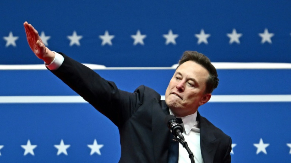Diskussionen &uuml;ber Hitlergru&szlig;-&auml;hnliche Geste: Musk weist Kritik zur&uuml;ck