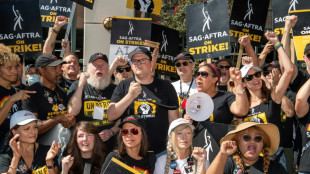Greve em Hollywood continua ap&oacute;s suspens&atilde;o das negocia&ccedil;&otilde;es