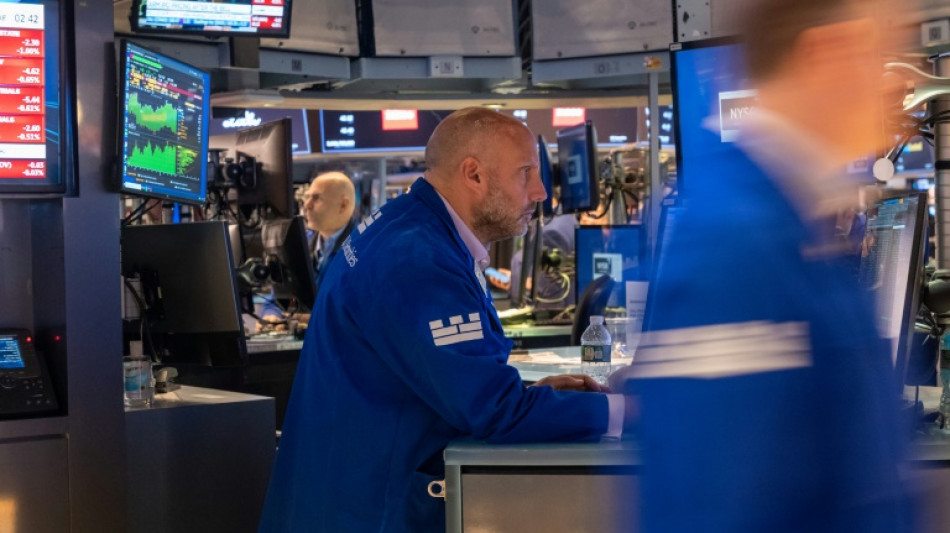 Wall Street encerra com tend&ecirc;ncias mistas seu melhor m&ecirc;s do ano