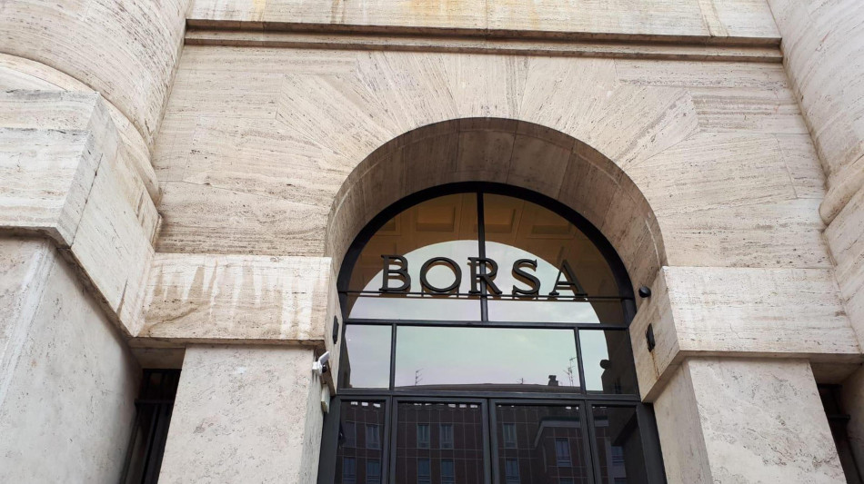 Borsa: Milano (-0,8%) nervosa con l'Europa in attesa di Moody's