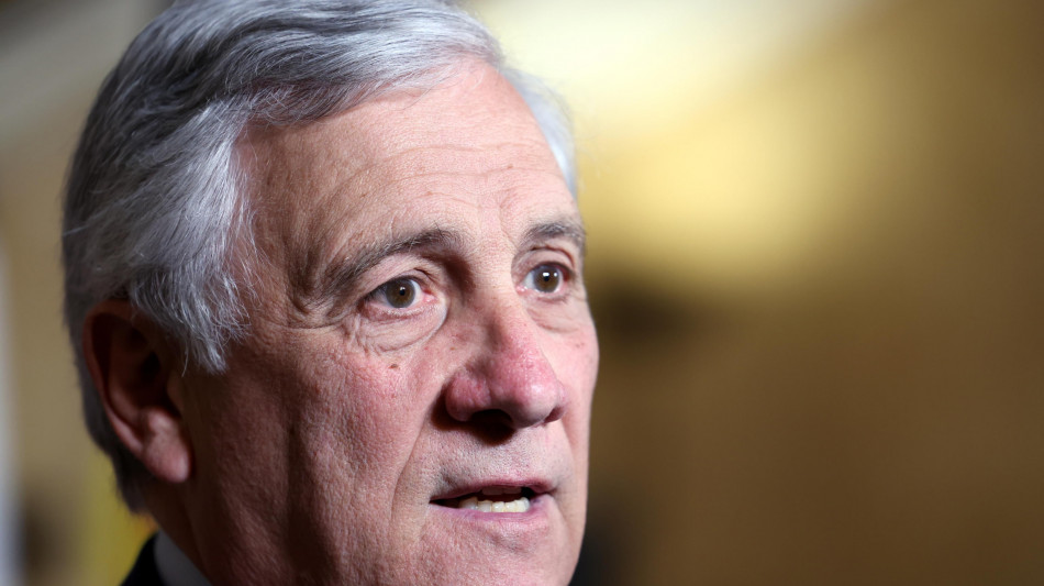 Farnesina, 'italiani che possono farlo lascino l'Iran'