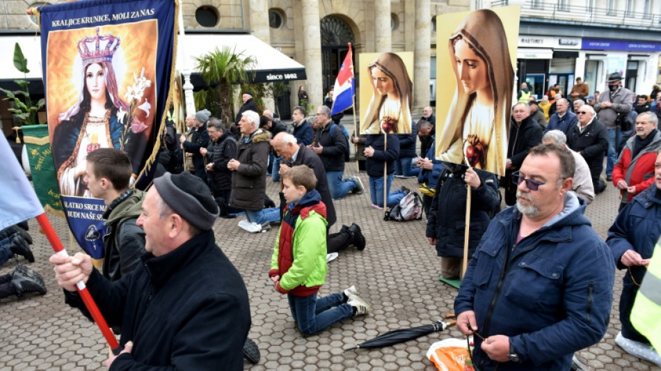 Tens of thousands petition against Croatia Catholic men's public prayers