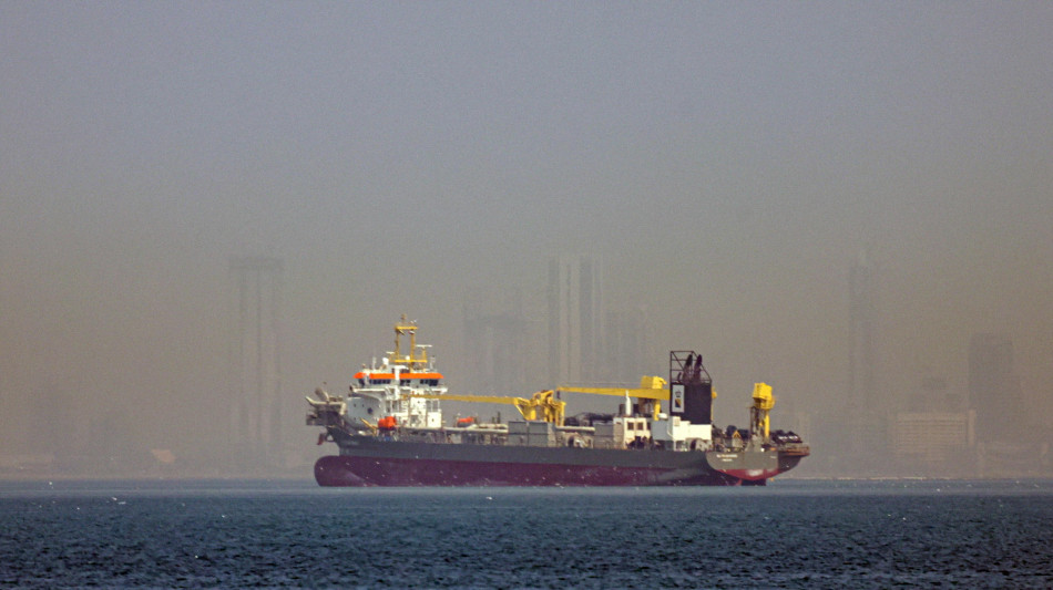 'Navi si preparano a passare Hormuz ma attendono dettagli tregua'