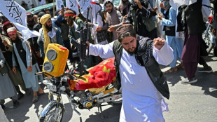Danse traditionnelle et mar&eacute;e de drapeaux pour f&ecirc;ter cinq ans de pouvoir taliban en Afghanistan