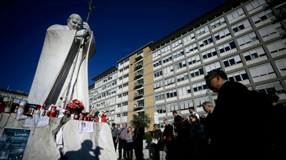 Le pape se repose apr&egrave;s deux crises respiratoires aigu&euml;s