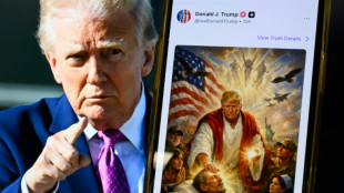 Trump borra una publicaci&oacute;n en la que se muestra como Jes&uacute;s tras la indignaci&oacute;n p&uacute;blica