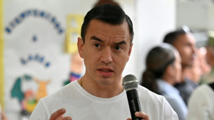 Noboa aparta de su cargo a seis ministros tras la derrota en el referendo en Ecuador