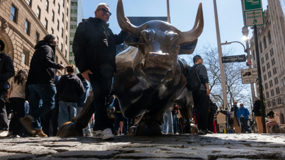 Stocks mixed, as precious metals drop 