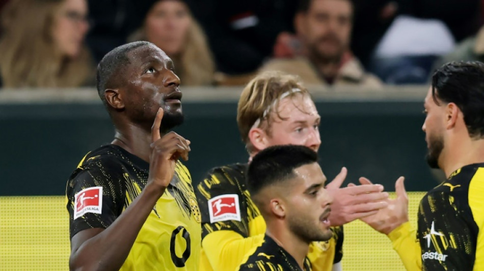 Borussia Dortmund vence Augsburg e sobe na tabela do Alemão