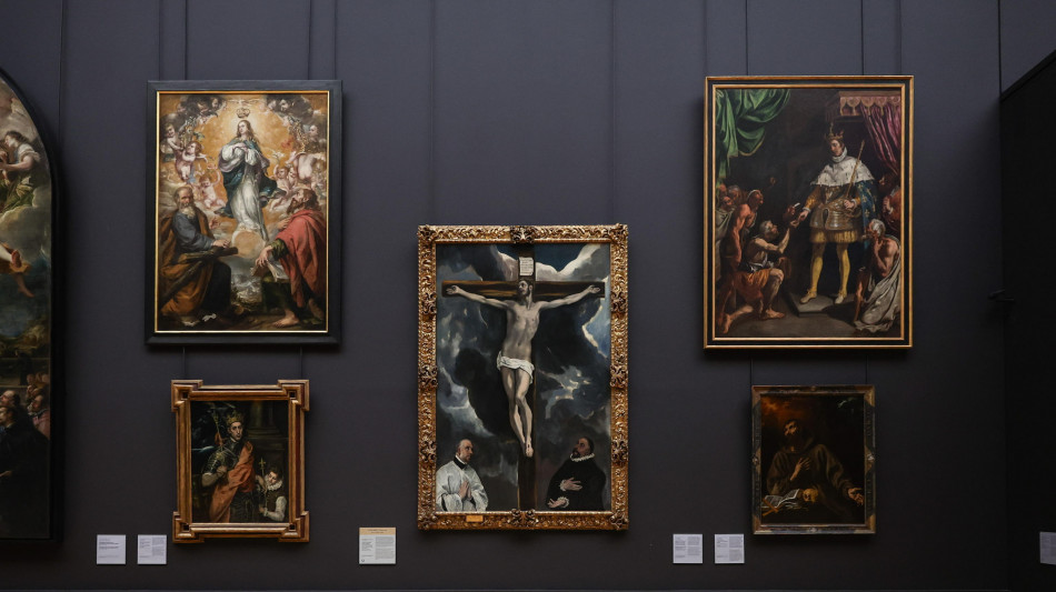 Una sola mano dietro l'imponente dipinto del Battesimo di Cristo