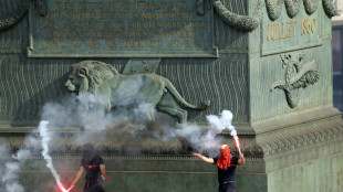 Sube la tensi&oacute;n social en Francia con una huelga de funcionarios y protestas de estudiantes