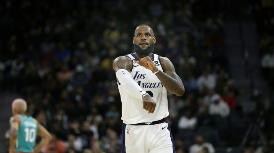 Lakers down Spurs in James's return, Celtics beat Kings