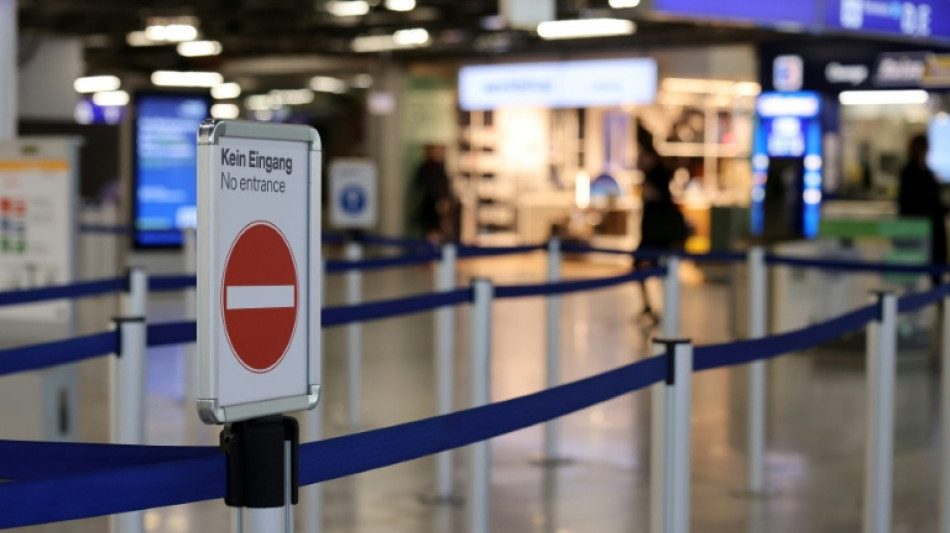 Störung beim Check-In: Längere Wartezeiten am Flughafen Berlin-Brandenburg
