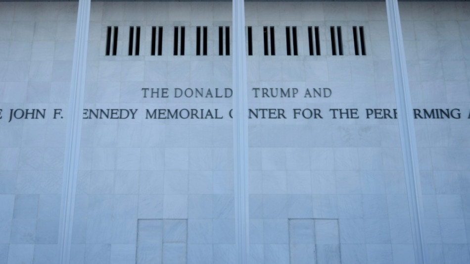 Juez de EEUU rechaza recurso para detener retiro del nombre "Trump" del Kennedy Center