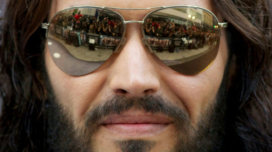 Ator Russel Brand menciona 'semana deprimente' ap&oacute;s acusa&ccedil;&otilde;es de agress&atilde;o sexual