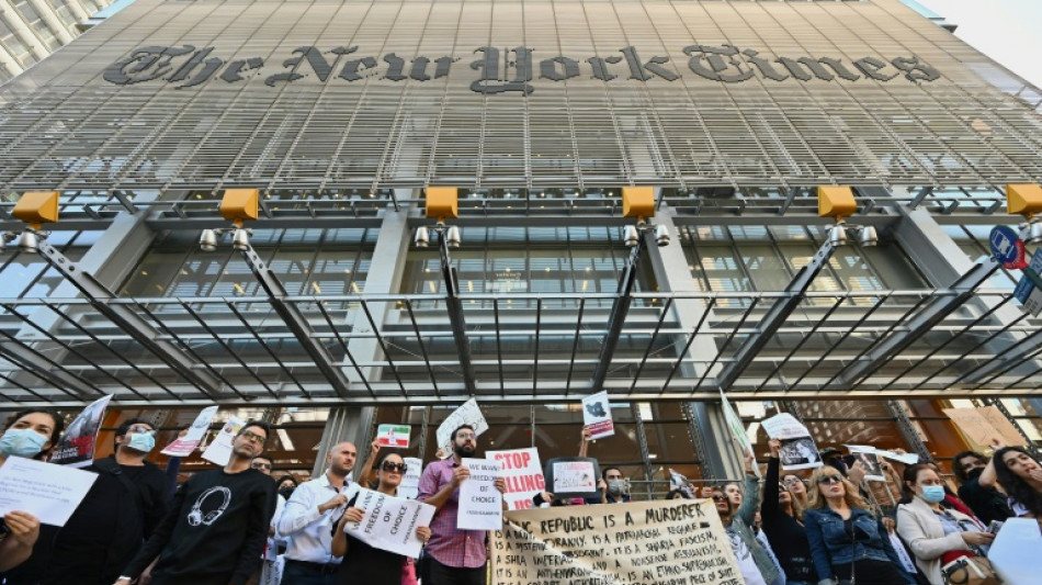 Activistas denuncian frente a The New York Times "parcialidad" en su cobertura de las protestas en Ir&aacute;n