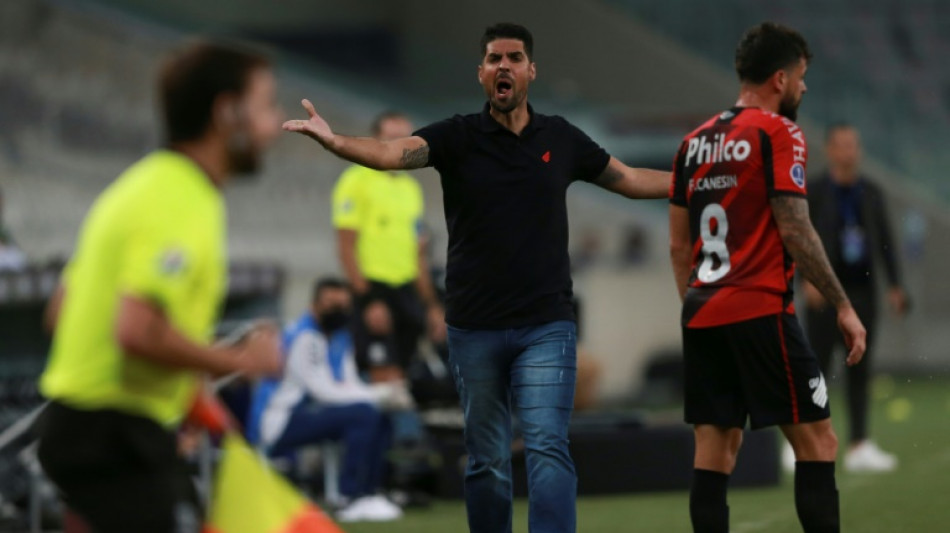Portugu&ecirc;s Ant&oacute;nio Oliveira &eacute; o novo t&eacute;cnico do Corinthians