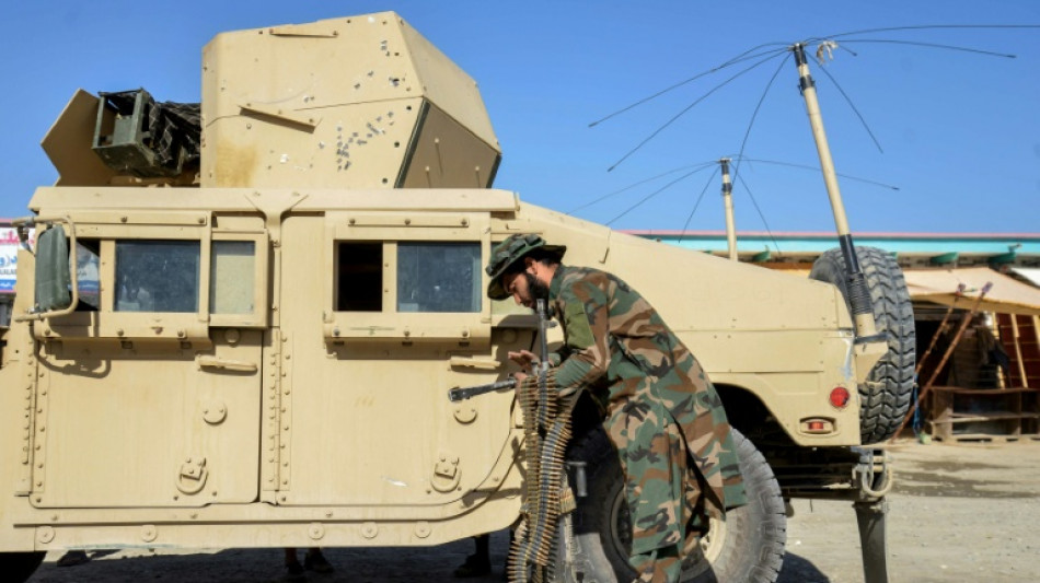 Talibãs afegãos afirmam que dezenas de soldados paquistaneses morreram em confrontos fronteiriços