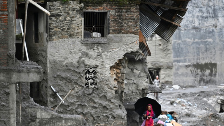 Des fun&eacute;railles sans corps, une semaine apr&egrave;s la crue au N&eacute;pal et en Chine