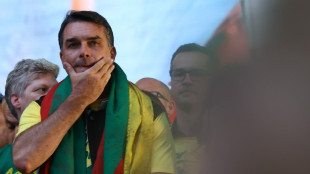 Fl&aacute;vio Bolsonaro viaja para o Equador, procedente da Argentina, ap&oacute;s fugir do Brasil