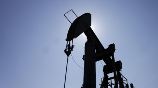 Il petrolio accelera, Brent +4% oltre 104 dollari al barile