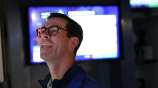 R&eacute;sultats d'entreprises et optimisme commercial soutiennent Wall Street