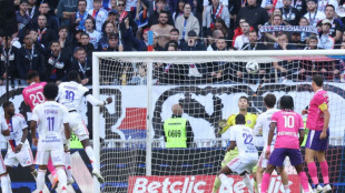 Toulouse vence Lyon (2-1) de virada com dois gols do brasileiro Emersonn