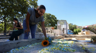 Una madre venezolana llora a su hijo, un cadete muerto en el ataque estadounidense