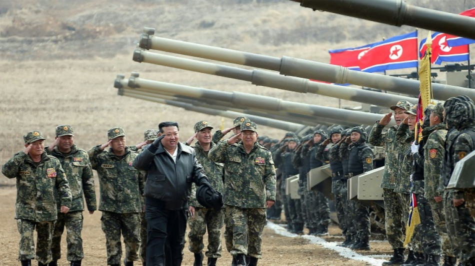 Nordkoreas Machthaber Kim stellt neuen Panzer vor - und f&auml;hrt ihn selbst